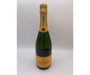 Mです　Veuve Clicquot Brut 750ml 12% Veuve Cliquot champagne brut 12% abv 750ml - Holly Main liquor