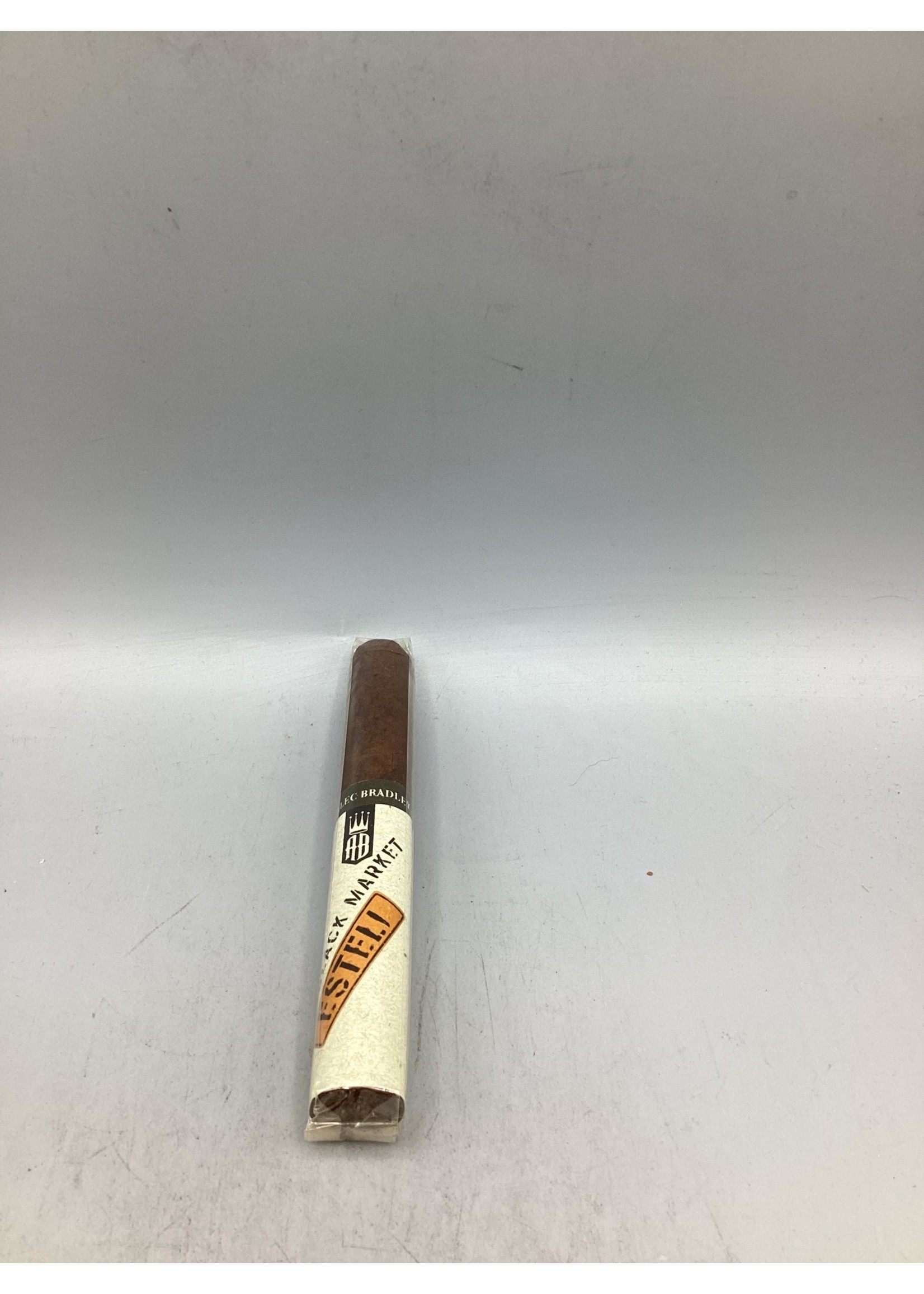 ALEC BRADEY Alec  Bradley  black market esteli Toro natural
