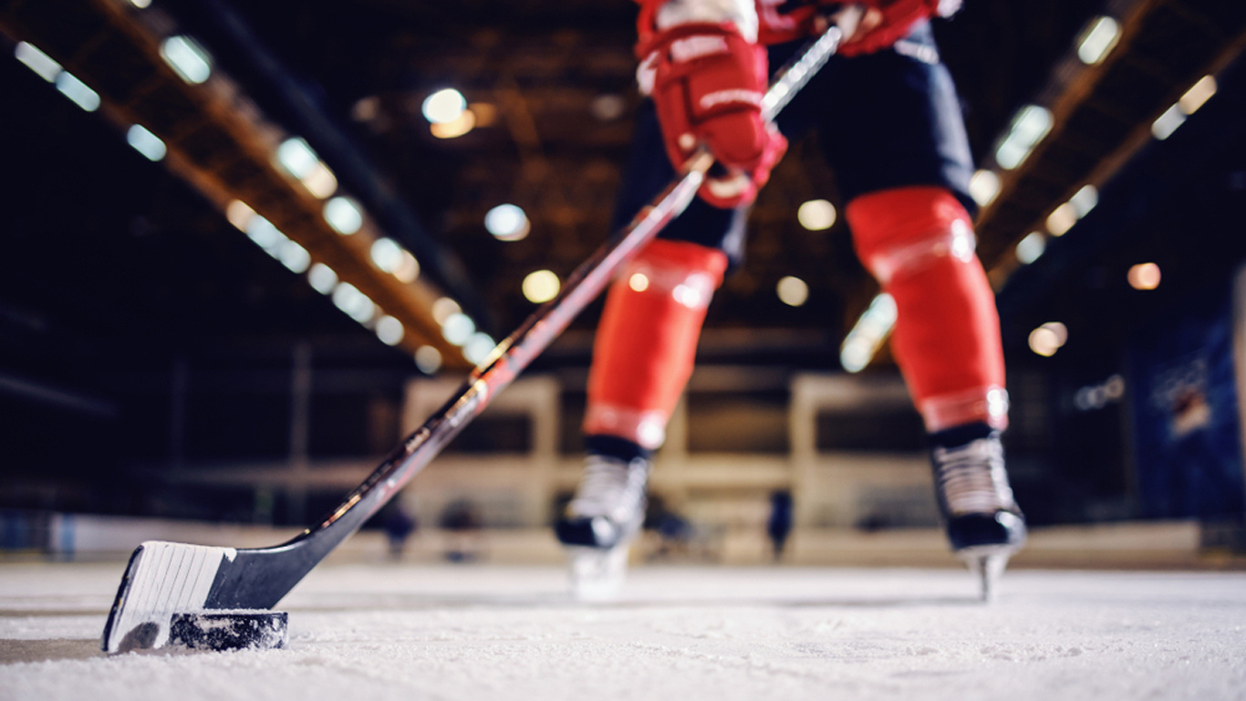Patins de hockey sur glace en action