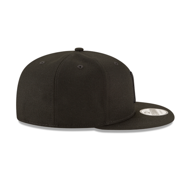 NEW ERA NEW ERA 9FIFTY BLACKOUT BASIC SNAPBACK RED SOX DE BOSTON