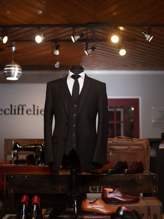 Ecliff Elie Power Black Signature Suit