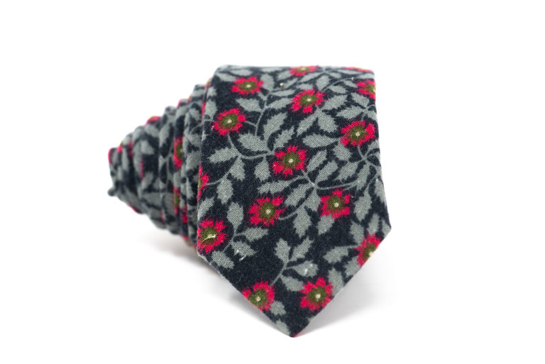 Ecliff Elie Cotton Wool Charcoal With Fuchsia Pink Flower Tie