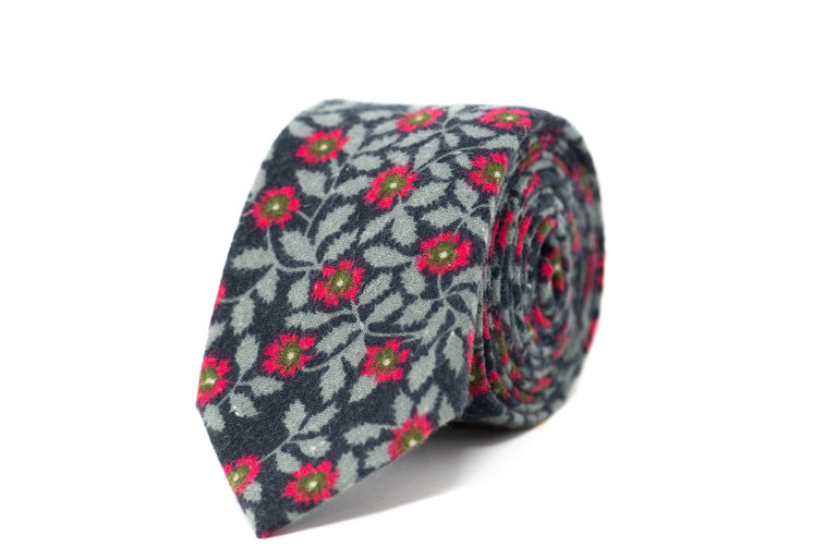 Ecliff Elie Cotton Wool Charcoal With Fuchsia Pink Flower Tie