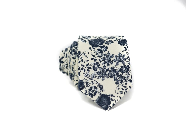 Ecliff Elie Cotton White And Navy Blue Floral Tie