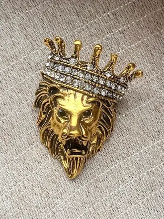 Ecliff Elie Golden Lion Head with Diamond Crown Brooch