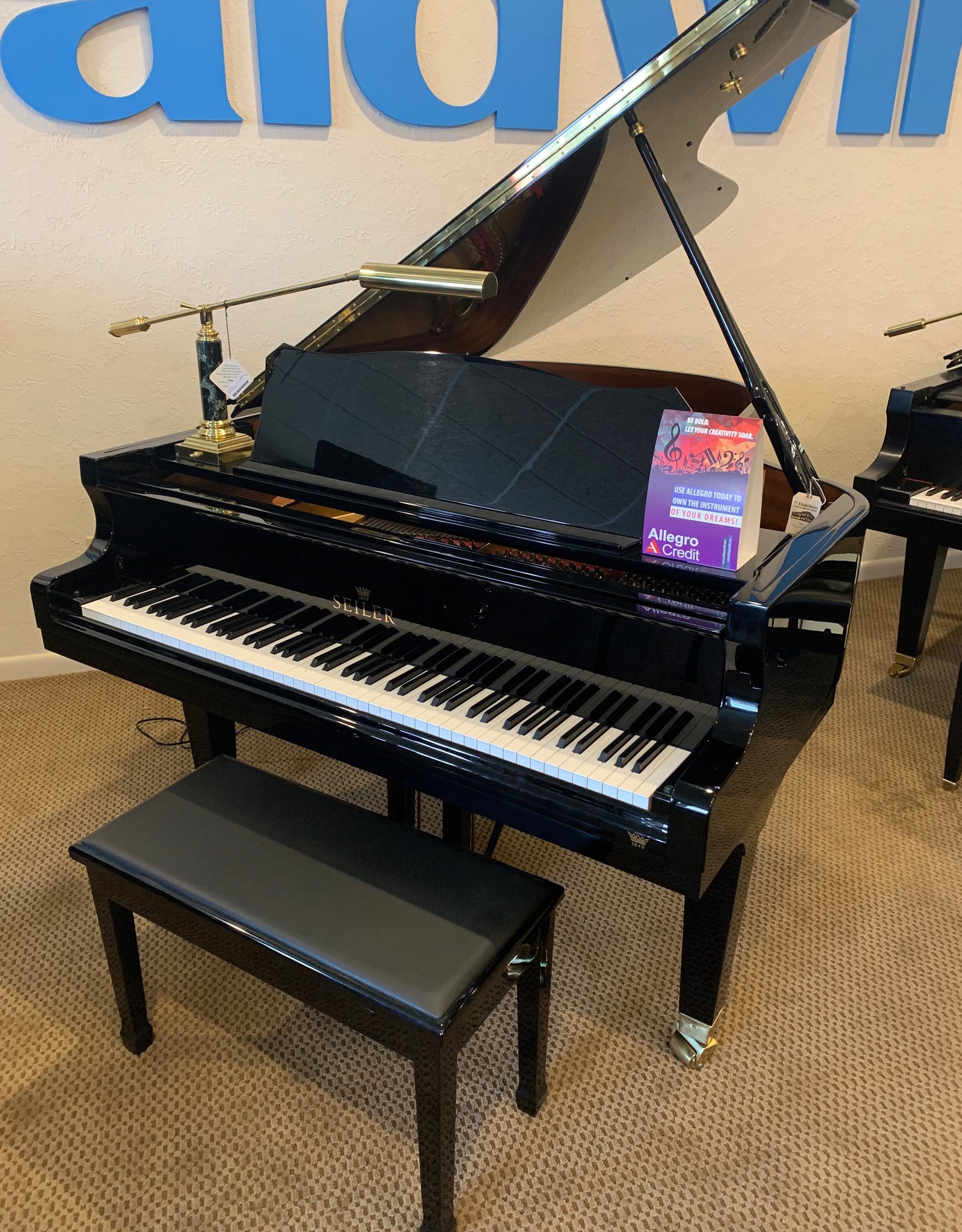 Seiler Eduard Seiler ED-186 6’2” Grand Piano (High Polish Ebony with Mahogony Inner Rim)