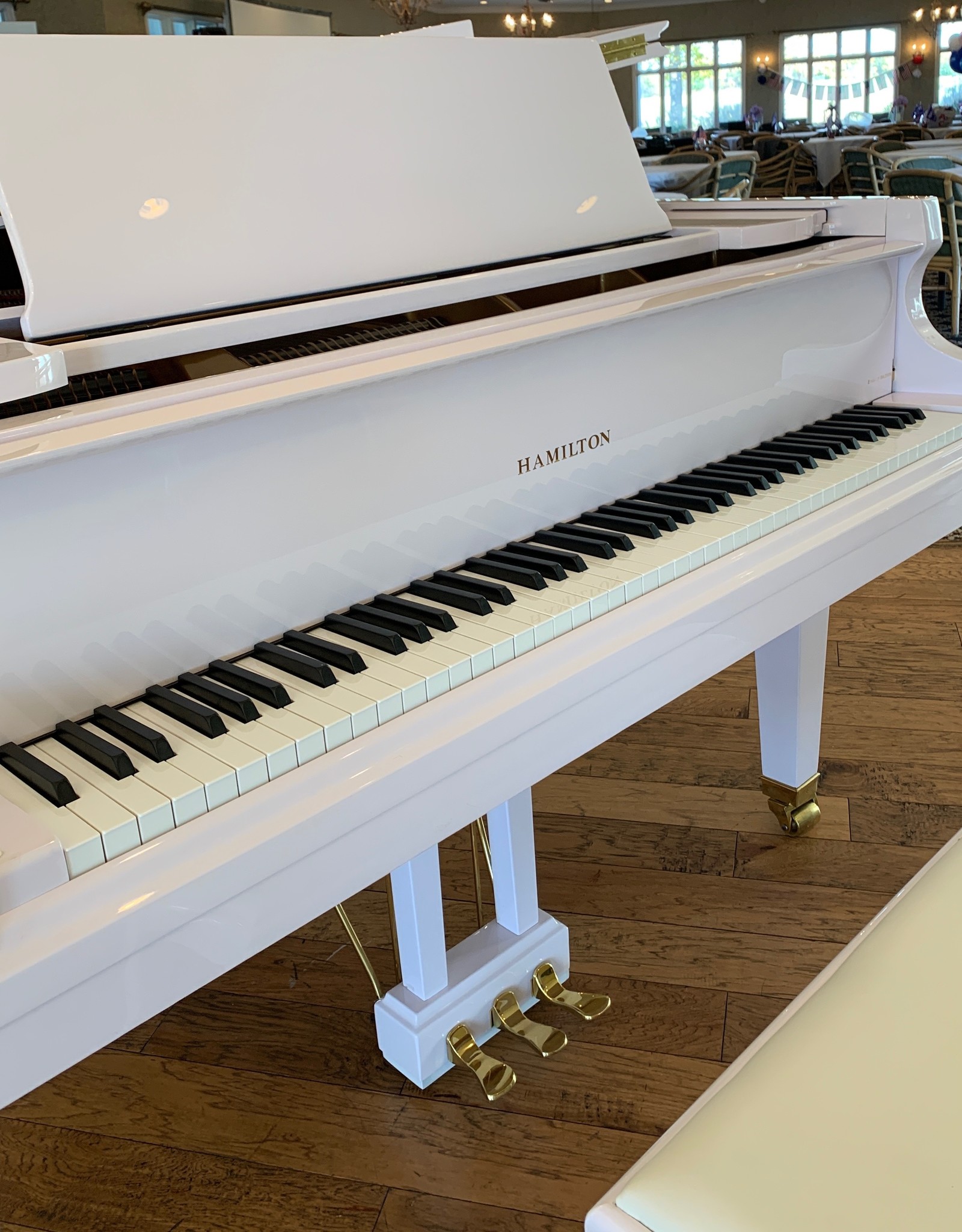 Hamilton Hamilton H401 HPWH 6'2" Grand Piano (High Polish White