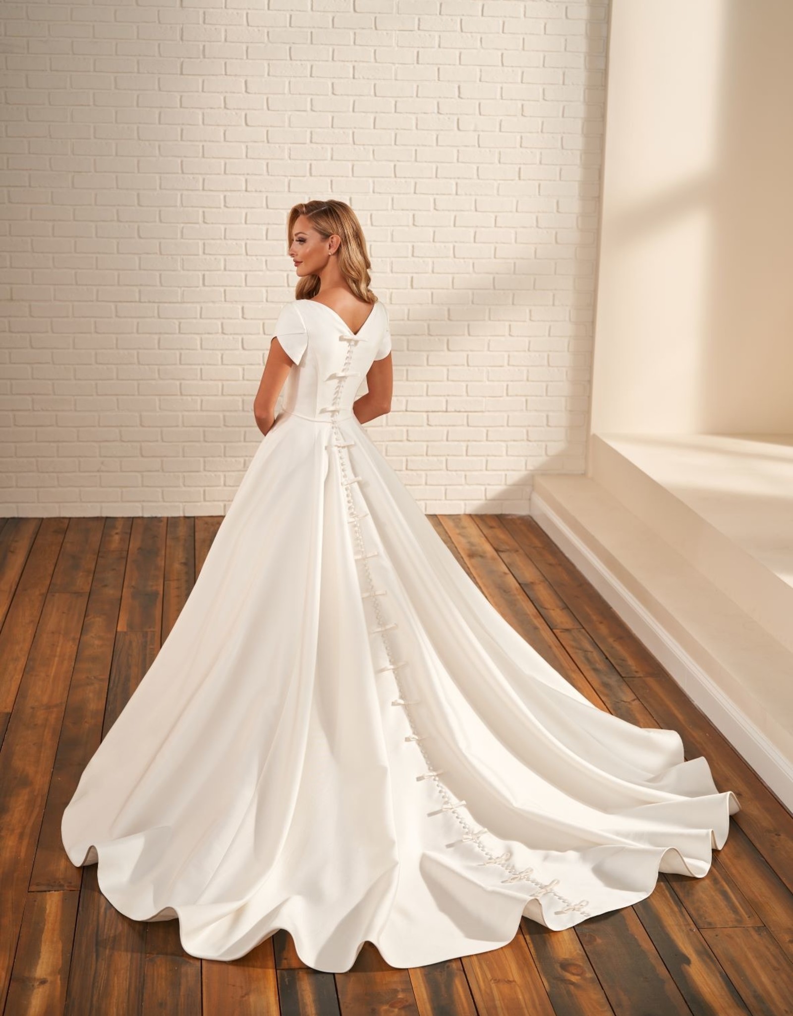 Mon Cheri Bridals MOD221