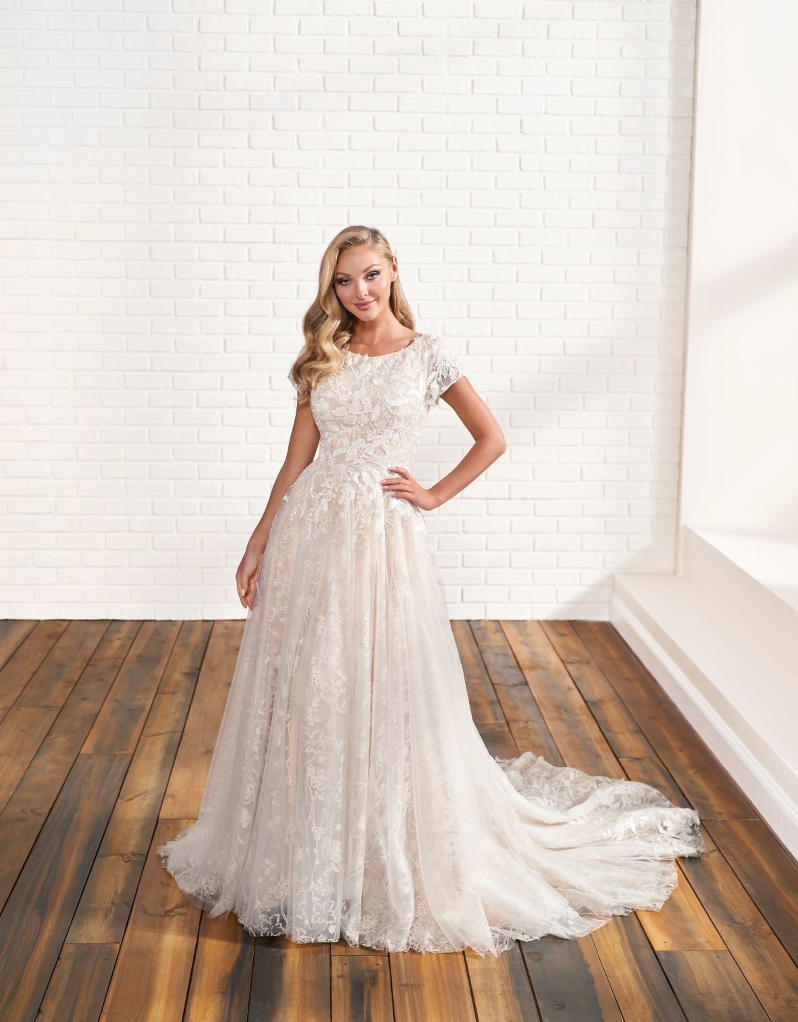 Mon Cheri Bridals MOD200