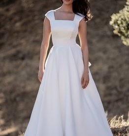 SC7348 - Chic Bridal Boutique