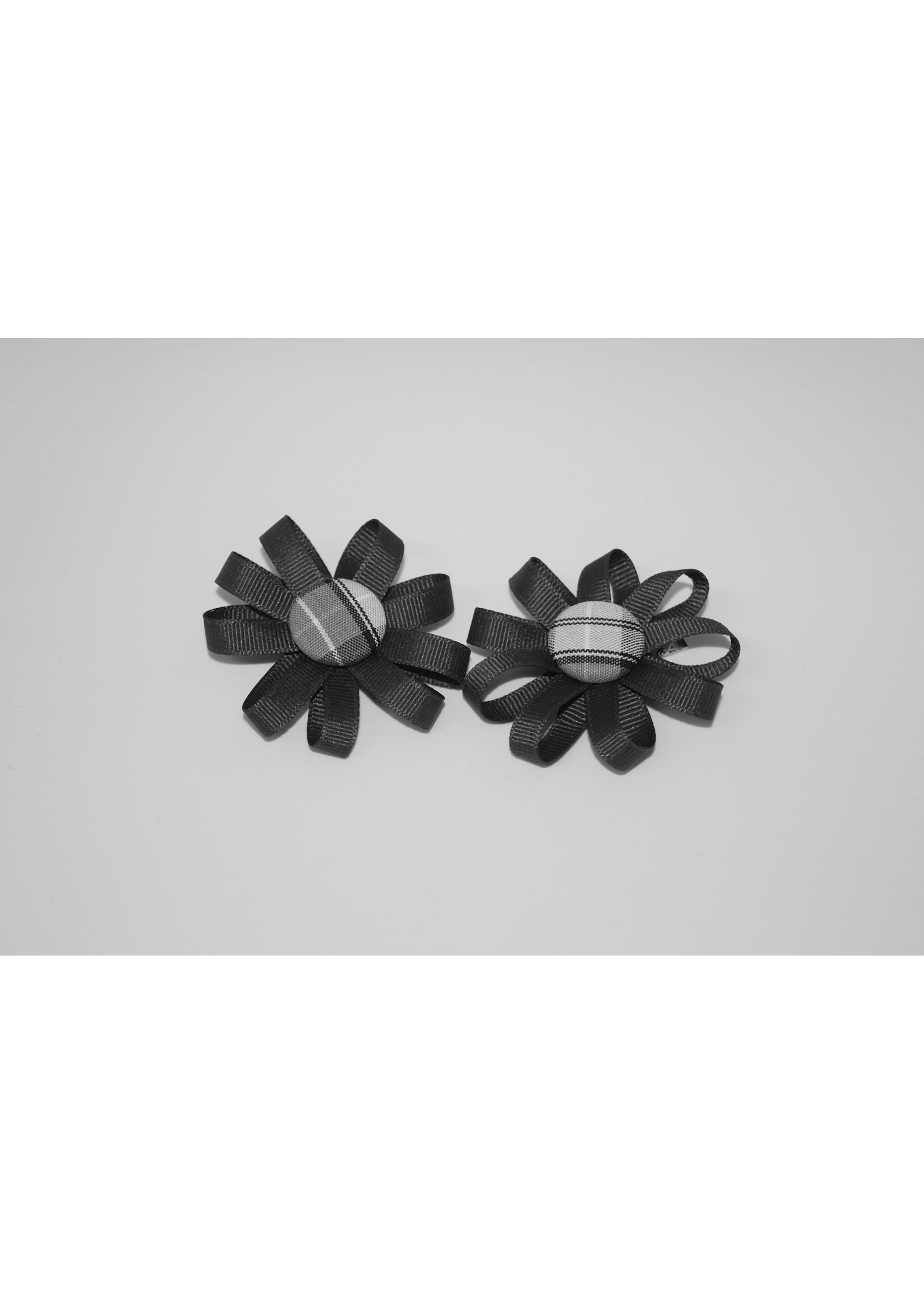 Round Pigtail Ribbon Botton Bows w/plaid center PKN WHT