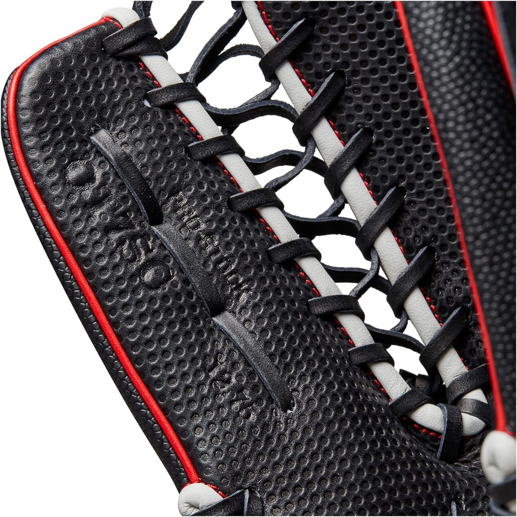WILSON WILSON A2000 SPIN CONTROL™ OT7 1 262.00 157.20 W/SUPERSKIN™ (OF) LHT