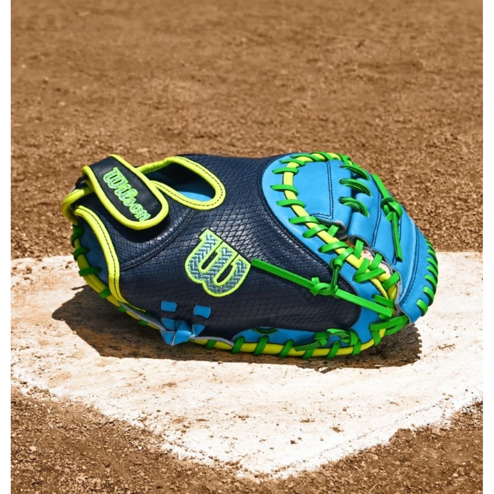 WILSON WILSON 2025 FALL A2000 PF33SS Nav/SKBL/Ne 33