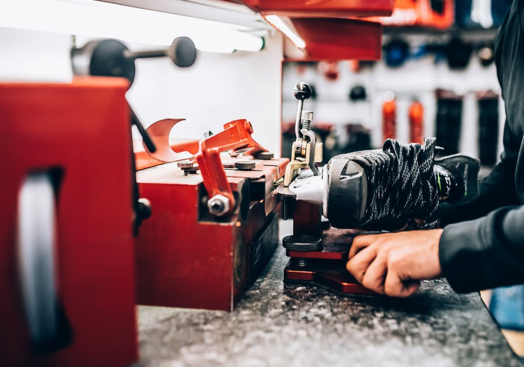 Services d'aiguisage, de moulage et de profilage de patins - Ambiance Sports