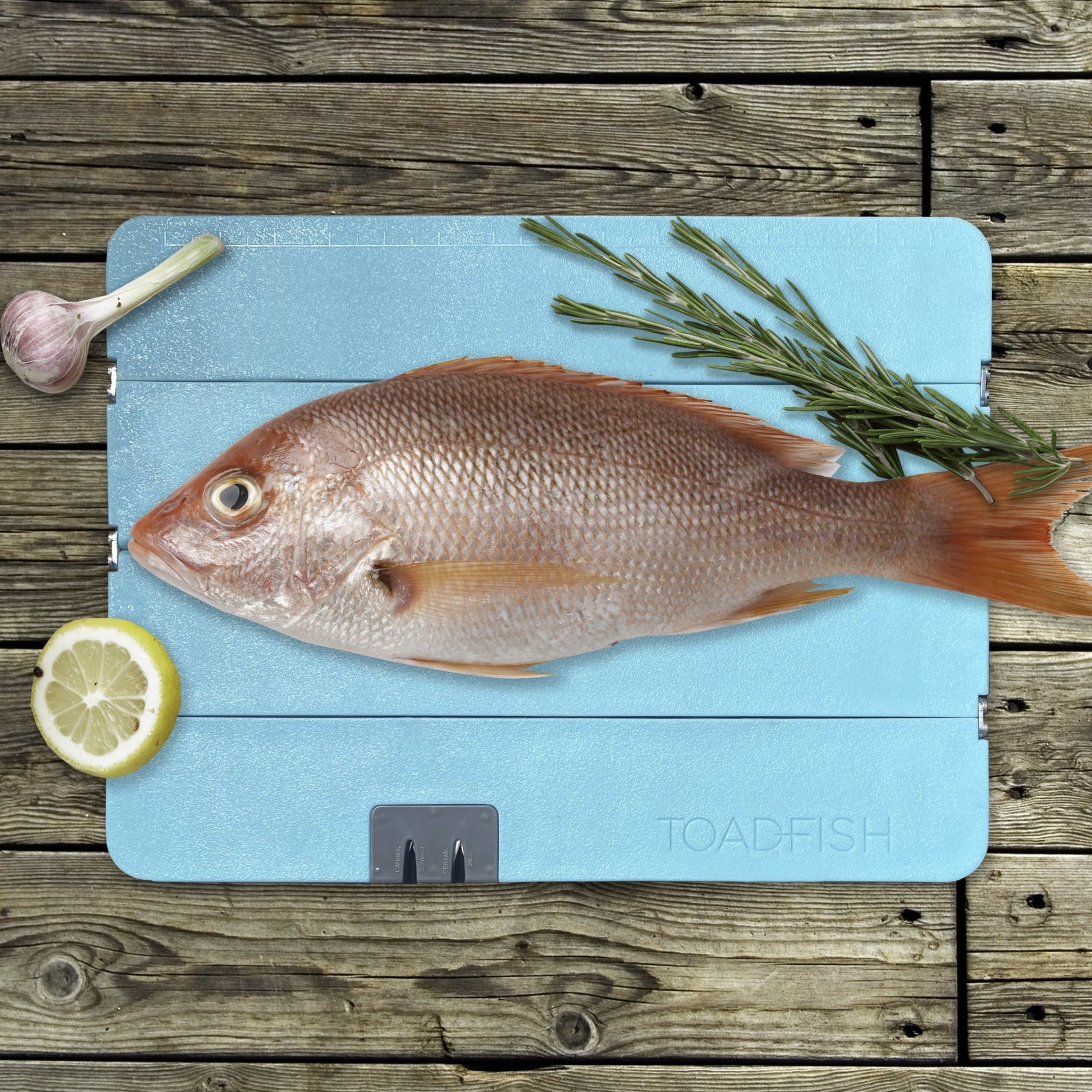 TOADFISH OUTFITTERS Stowaway Folding Cutting Board