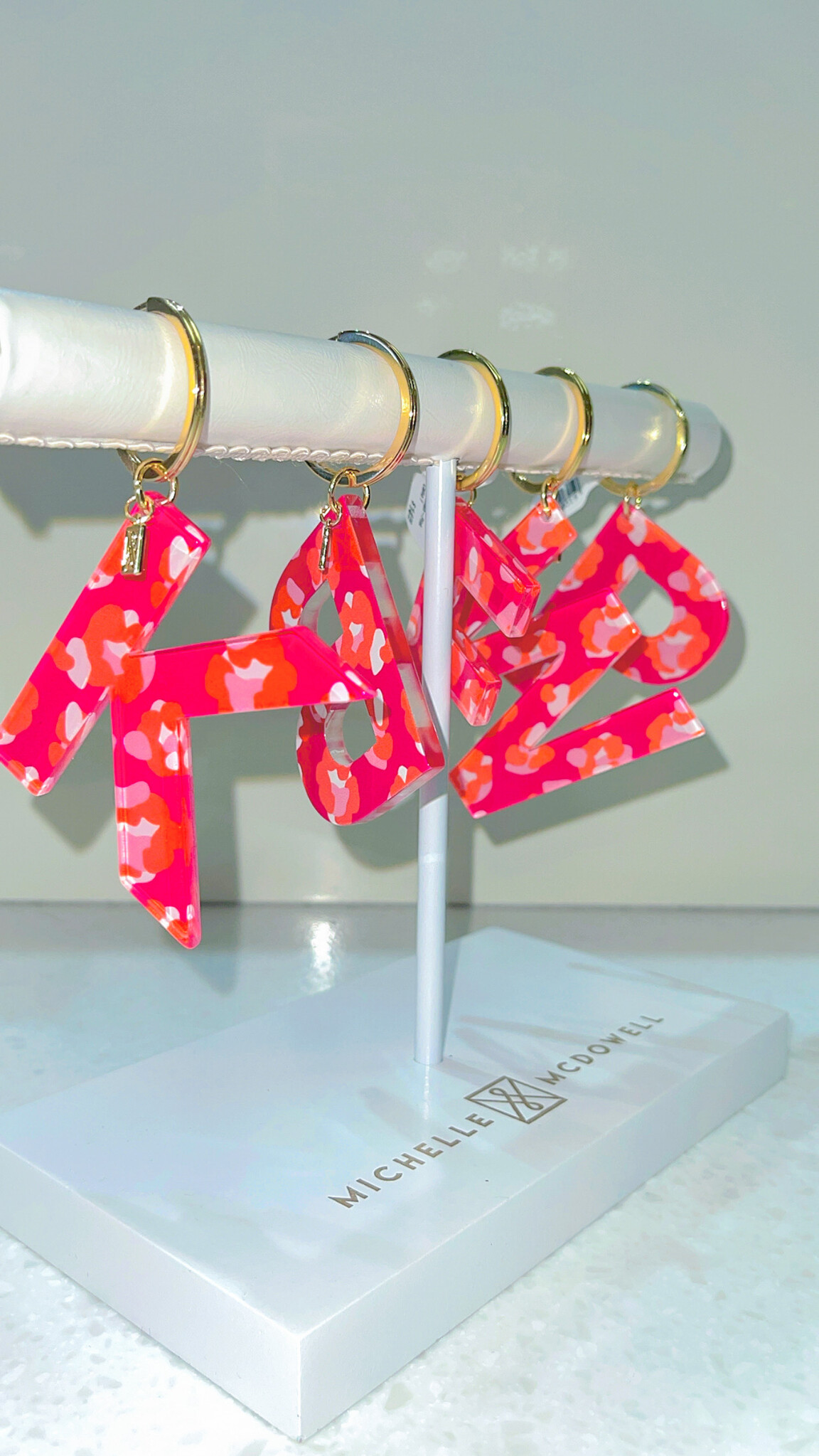 https://cdn.shoplightspeed.com/shops/640974/files/56650522/jhoffmans-initial-keychain-in-pink-camo.jpg