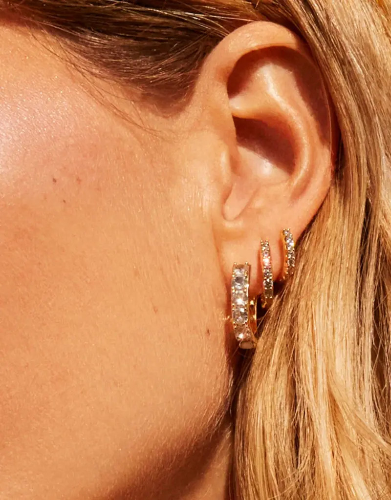 KENDRA SCOTT Addison Crystal Single Huggie Earring in White Crystal