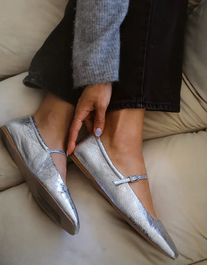 J.HOFFMAN'S Reyes Flat - Silver Distressed Leather