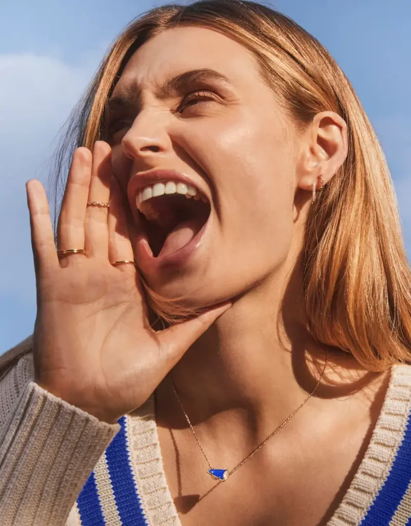 KENDRA SCOTT Cheer Short Pendant Necklace