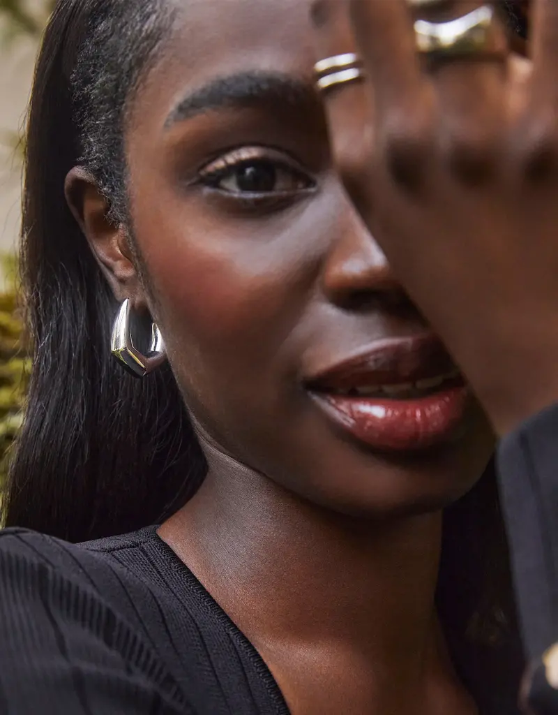 KENDRA SCOTT Kaia Small Hoop Earring