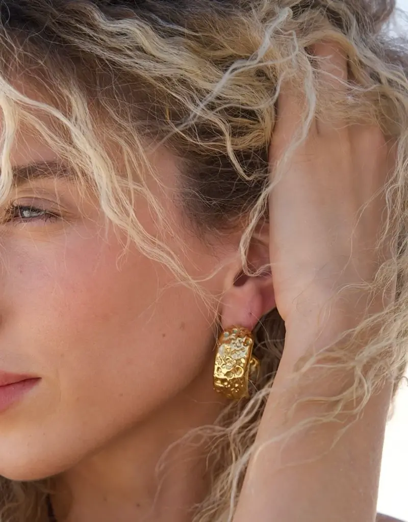 J.HOFFMAN'S Robbie Hammered Hoop Earrings- Gold