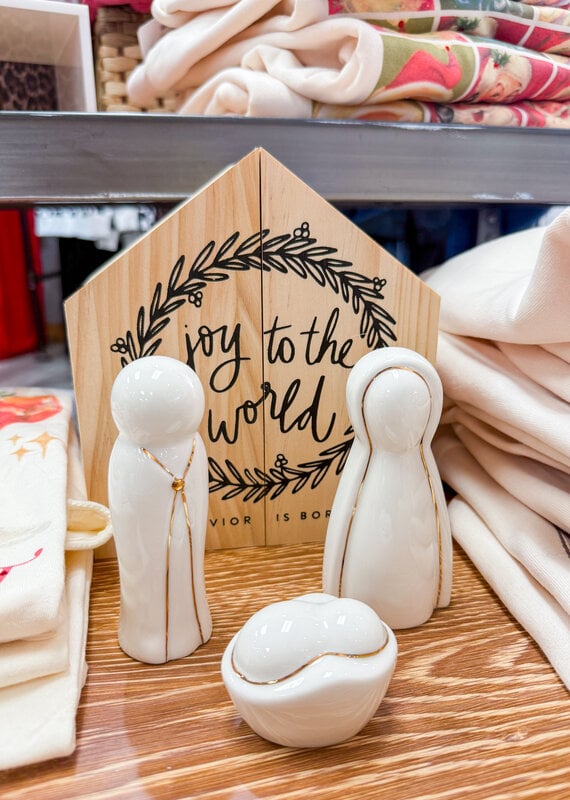 J.HOFFMAN'S Ceramic Figurines Pine Wood Box- Large Holy Family