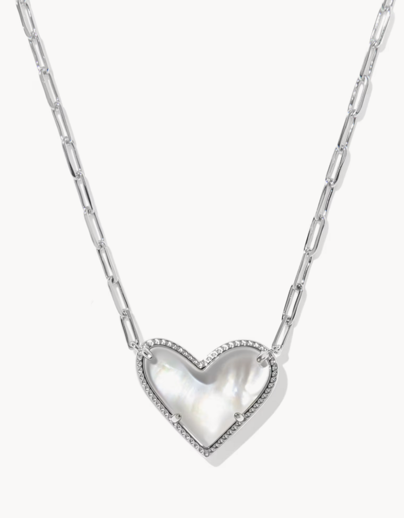 KENDRA SCOTT Ari Heart Statement Necklace