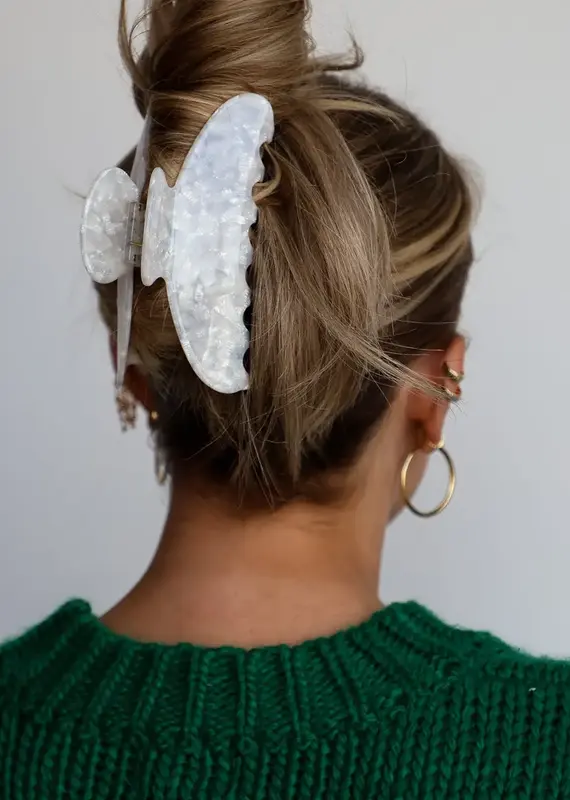 J.HOFFMAN'S Oversized Claw- Cream Pearl