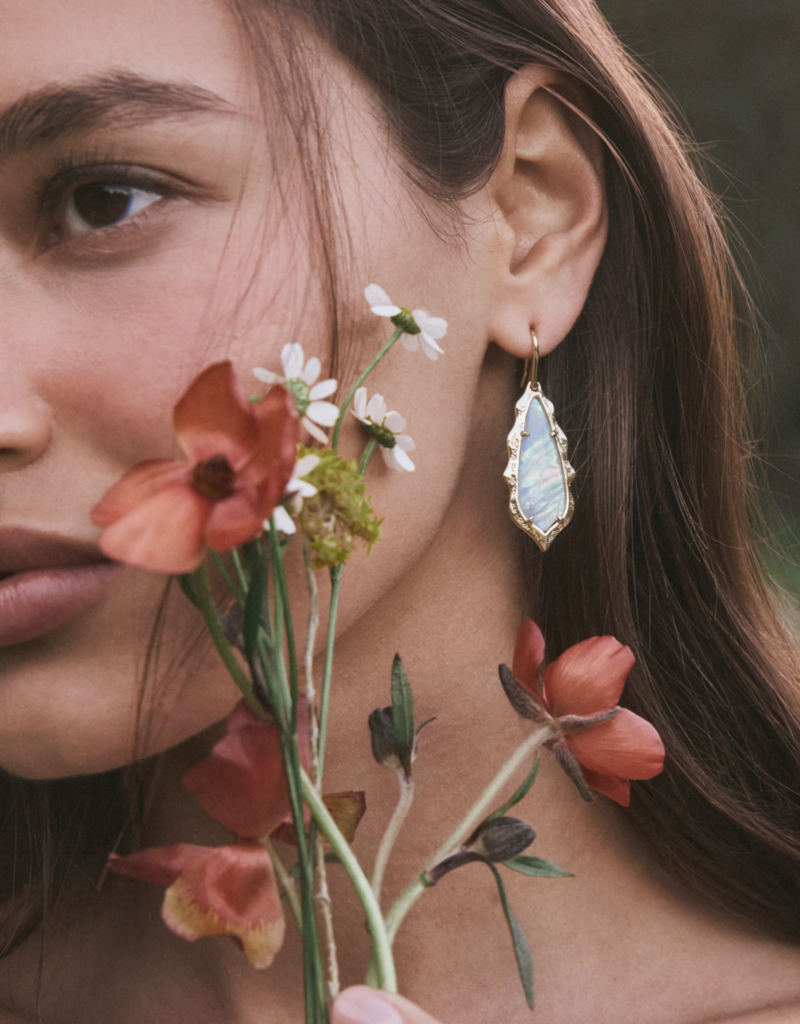 KENDRA SCOTT Adriana Scalloped Frame Drop Earrings