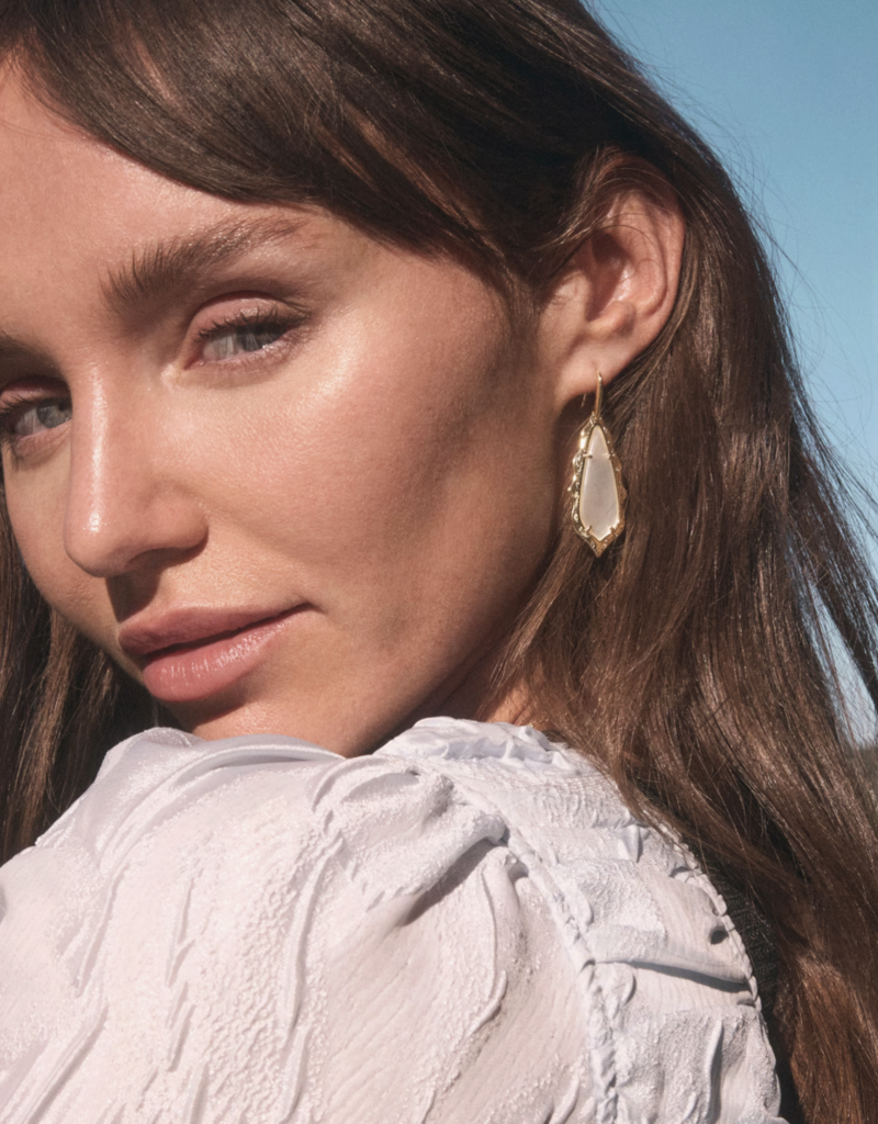 KENDRA SCOTT Adriana Scalloped Frame Drop Earrings