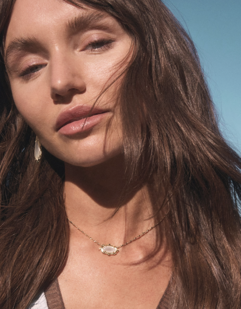 KENDRA SCOTT Elisa Scalloped Frame Necklace