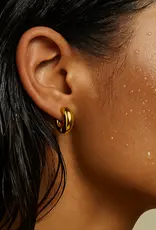 J.HOFFMAN'S Auden Huggie Hoop Earring in Gold