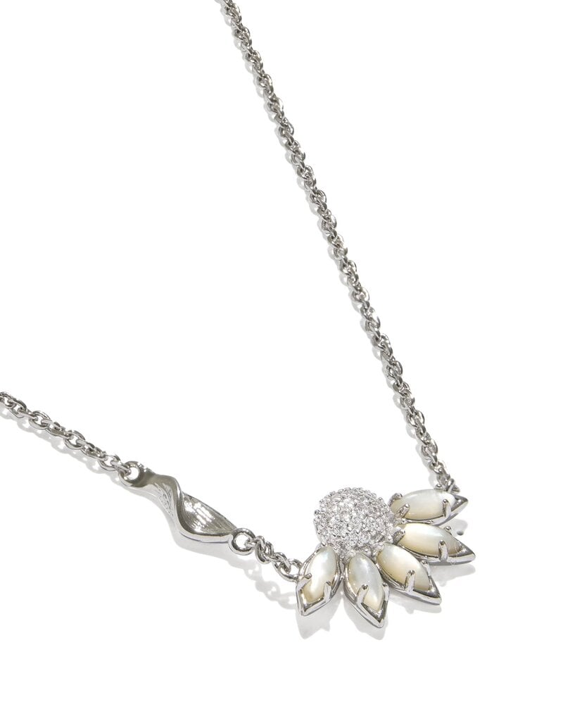 KENDRA SCOTT Anya Flower Pendant Necklace