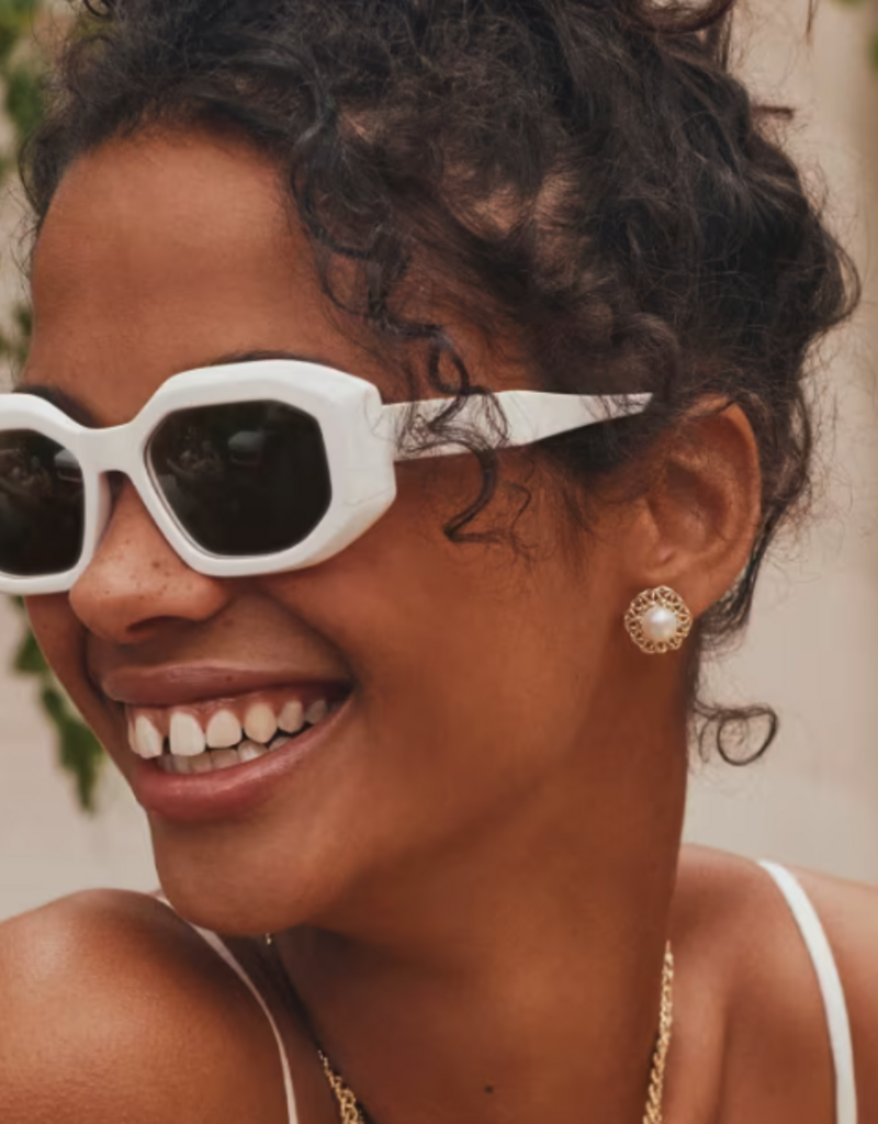 KENDRA SCOTT Gabriella Pearl Stud Earrings
