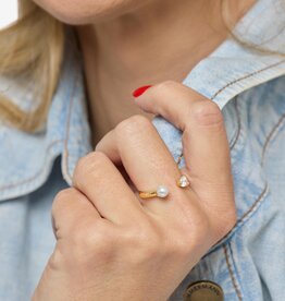 J.HOFFMAN'S Perfect Pearl Open Ring in Gold