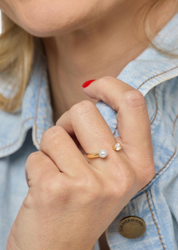 J.HOFFMAN'S Perfect Pearl Open Ring in Gold