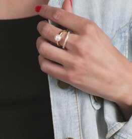 J.HOFFMAN'S Perfect Pearl Stacked Ring in Gold