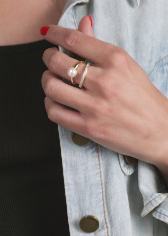 J.HOFFMAN'S Perfect Pearl Stacked Ring in Gold