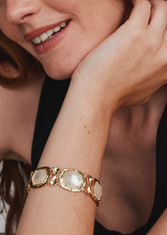KENDRA SCOTT Tiger Stripe Daphne Statement Bracelet in Gold
