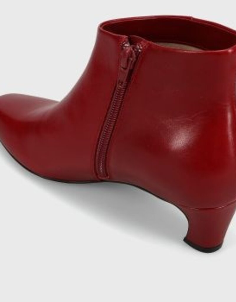 J.HOFFMAN'S Sadie in Cherry Red