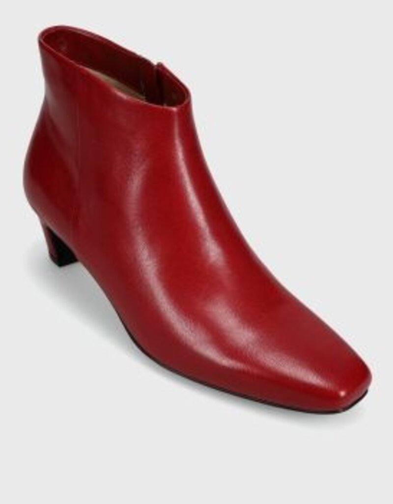 J.HOFFMAN'S Sadie in Cherry Red