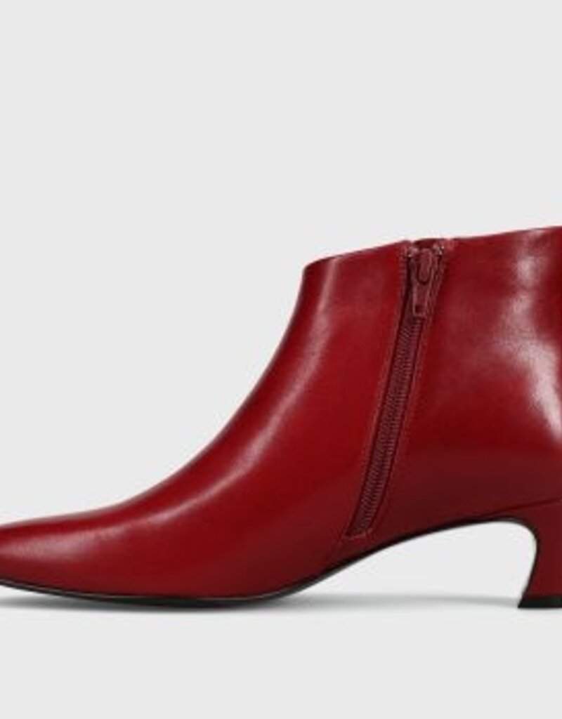 J.HOFFMAN'S Sadie in Cherry Red
