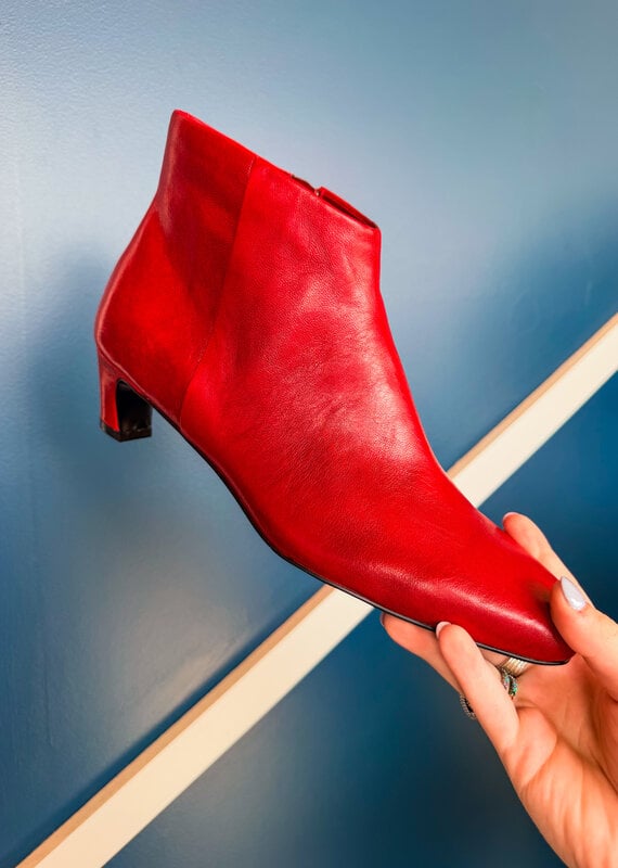 J.HOFFMAN'S Sadie in Cherry Red