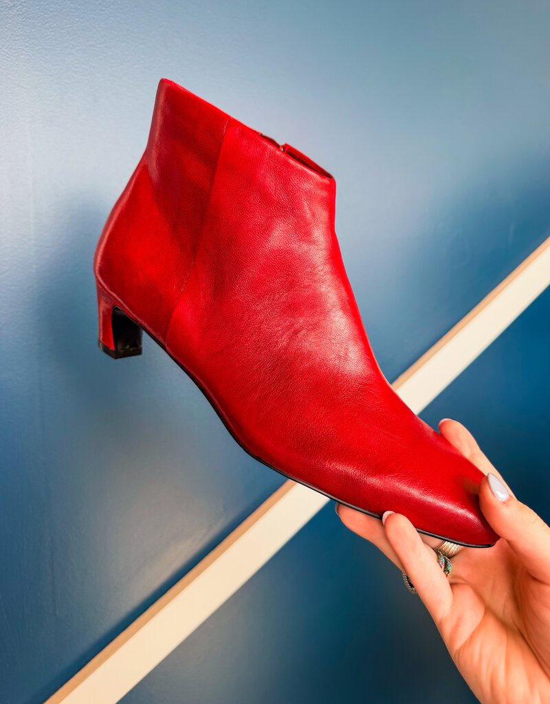 J.HOFFMAN'S Sadie in Cherry Red