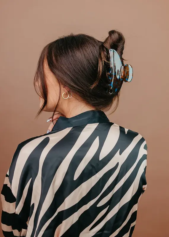 J.HOFFMAN'S House of Her Oversized Tortoise Teal Claw