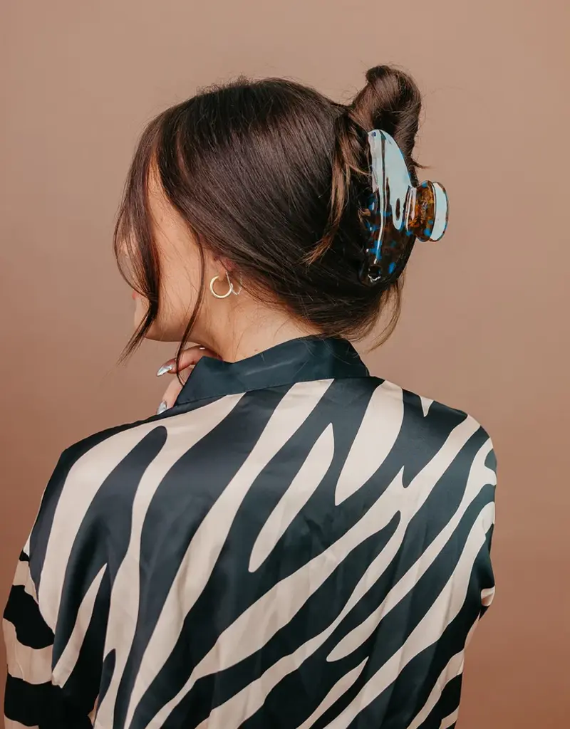 J.HOFFMAN'S House of Her Oversized Tortoise Teal Claw