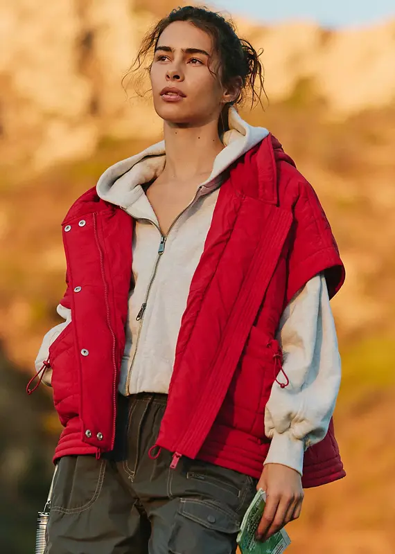 J.HOFFMAN'S FPM Happy Trails Poncho in Candy Apple