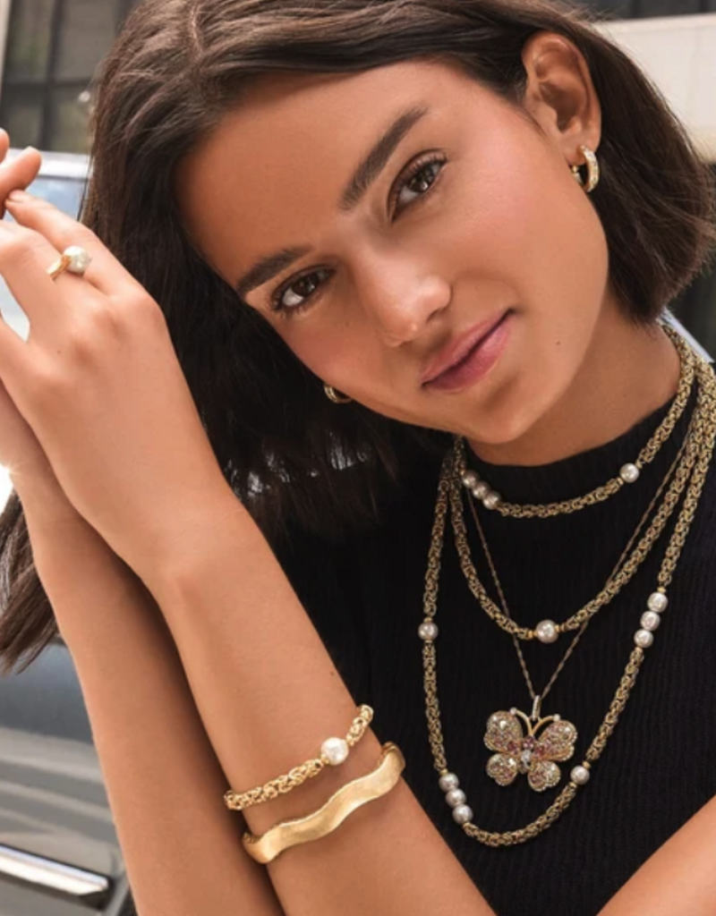 Inner Circle Wide Hinged Bangle in Gold