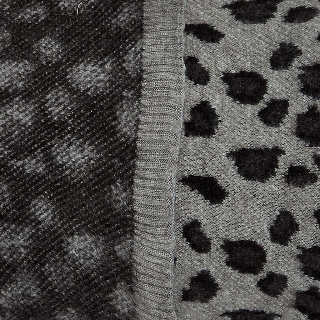 Two's Reversible Leopard scarf