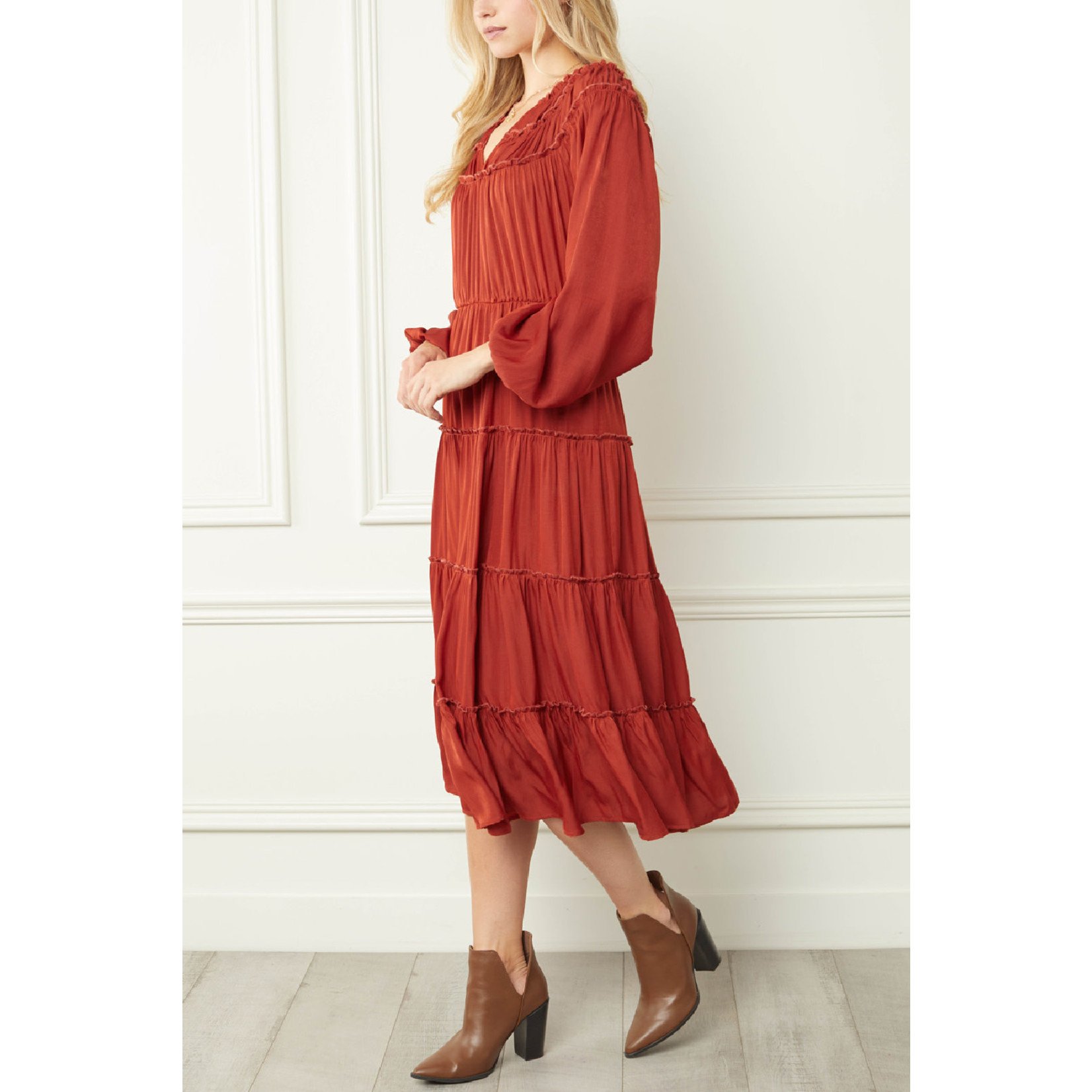 Entro Knee Length Tiered Dress